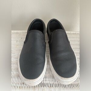 Black Slip on Vans Size 8 - Shop to Rescue 🐶